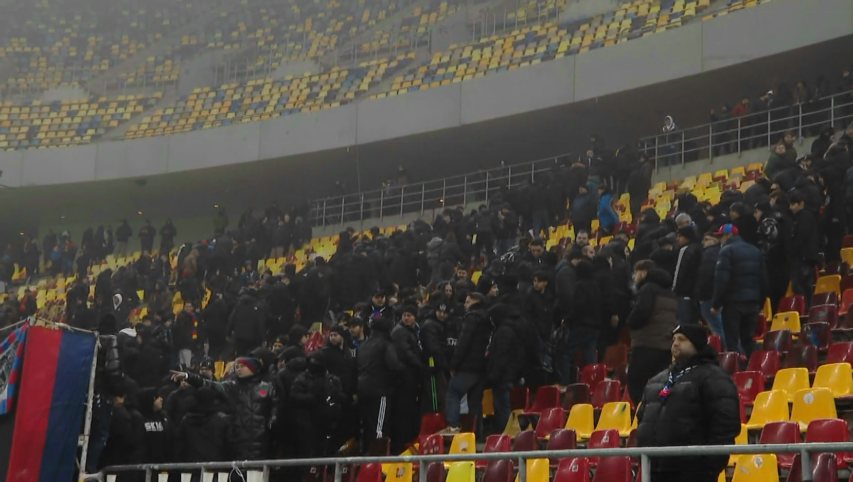 Imagine Stire S-au săturat! Bannerul afișat în peluza FCSB-ului înaintea meciului cu Fenerbahce | 2review.ro