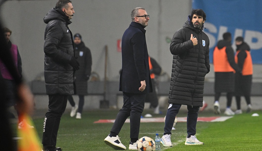 Imagine Stire Ce nu s-a văzut la TV! Cum a fost surprins Coelho după ce Craiova a revenit pe primul loc în SuperLiga | 2review.ro