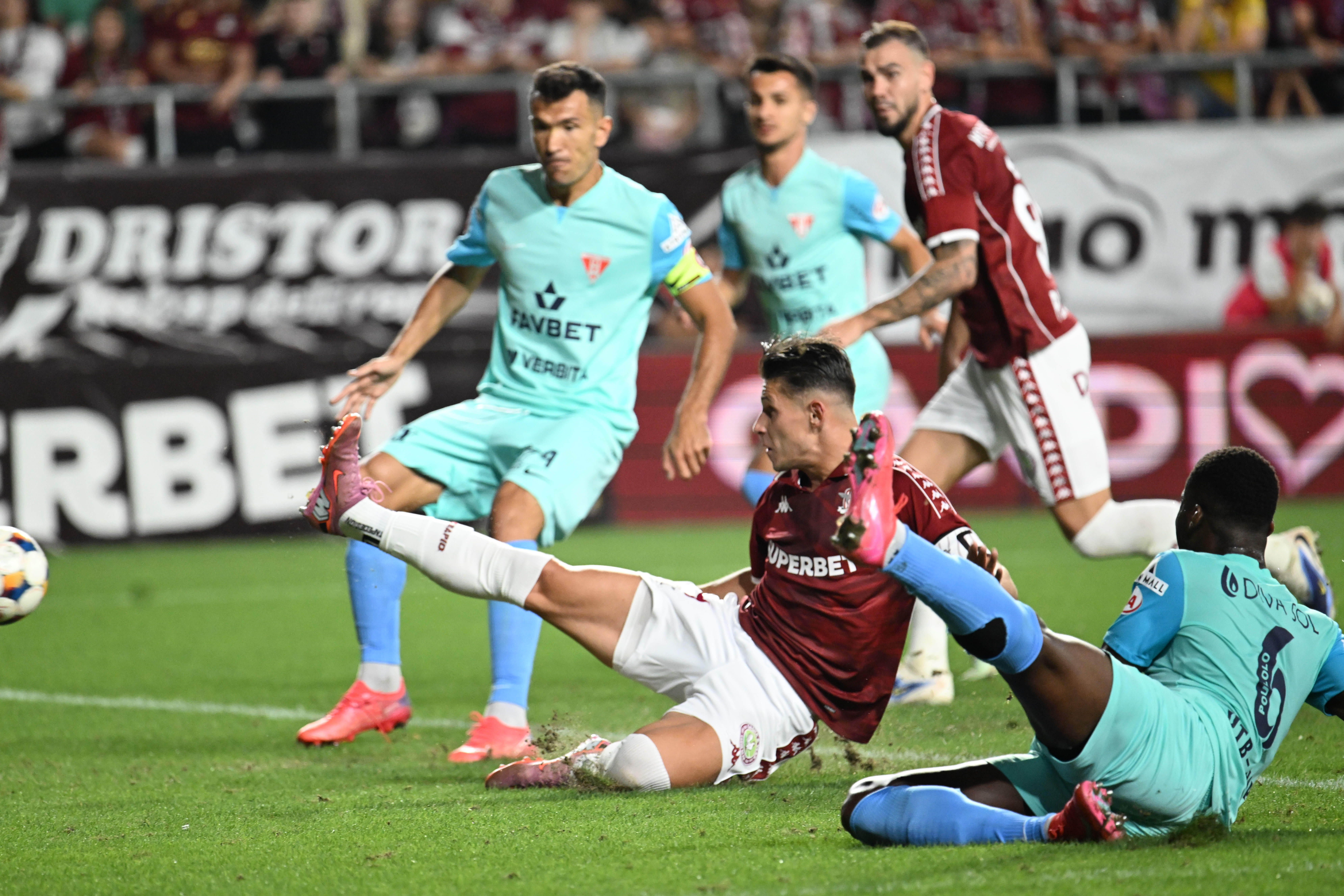 Imagine Stire UTA - Rapid, Live Video, 20:00, pe Digi Sport 1. Cu o victorie, giuleștenii vor urca pe locul doi în SuperLigă. Echipele | 2review.ro