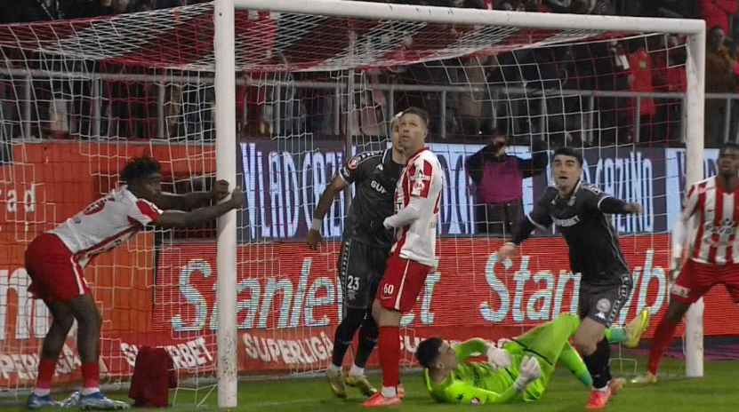 Imagine Stire UTA - Rapid 1-0, ACUM, pe Digi Sport 1. GOOOL! Coman a deschis scorul cu un șut la vinclu! | 2review.ro