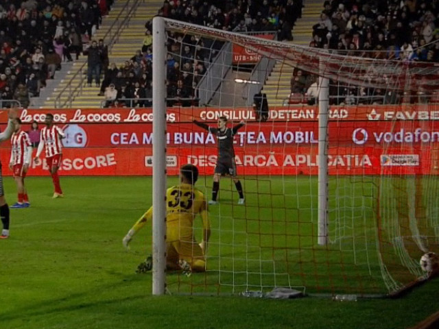 Poza pentru articolul Rapid a avut un gol anulat în prima repriză cu UTA. Ce au arătat reluările