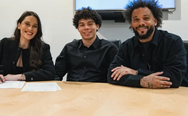 Imagine Stire Pe urmele tatălui! La 16 ani, fiul legendarului Marcelo a semnat primul contract profesionist | 2review.ro