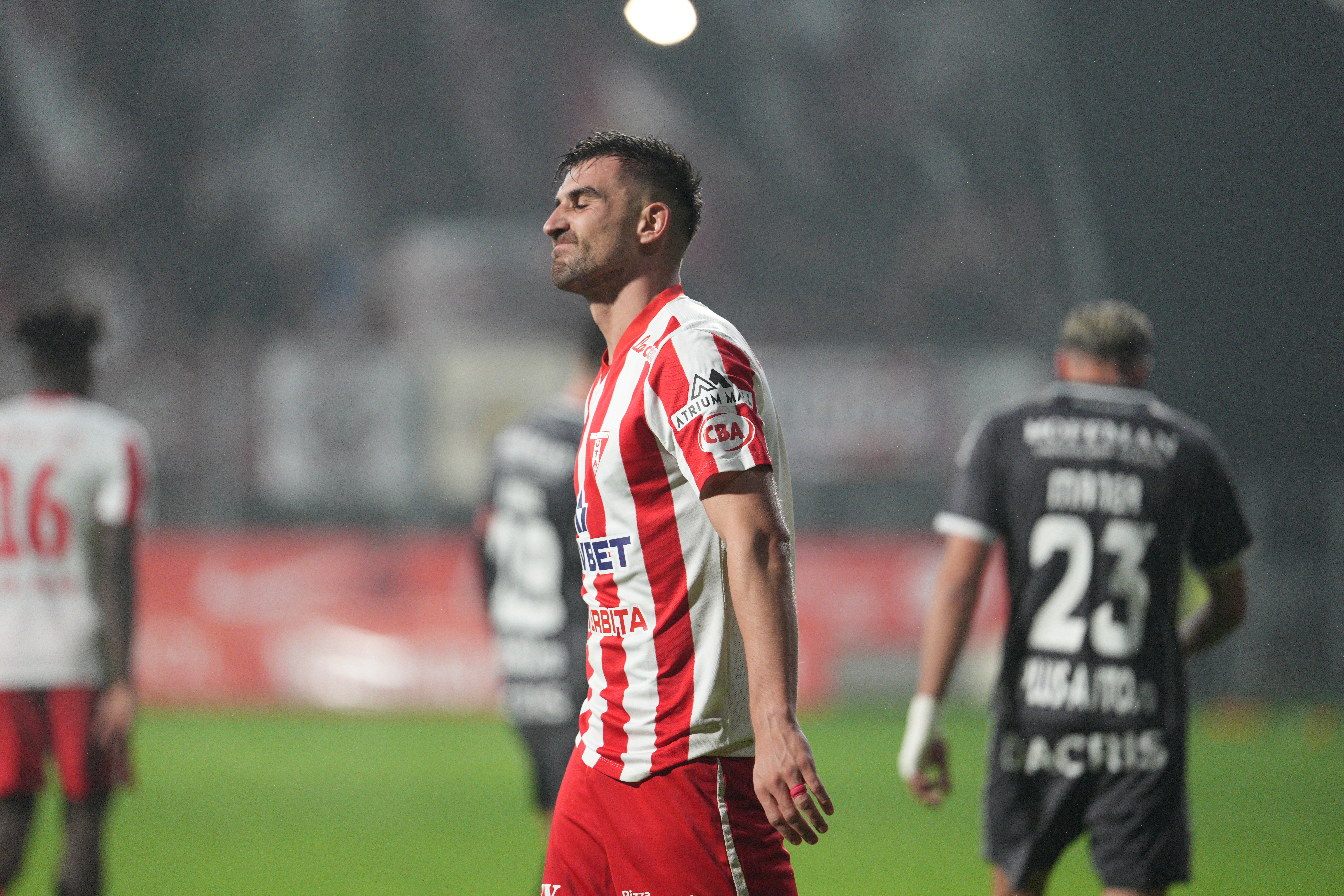 Imagine Stire A răbufnit, după decizia lui Colțescu din UTA - Rapid: ”Suntem mici! Nu poți să dai așa penalty” | 2review.ro