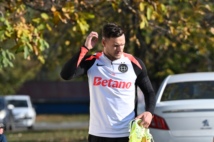 Imagine Stire Răsturnare de situație: nu renunță! Dennis Politic poate pleca de la FCSB în ultimele zile de mercato | 2review.ro