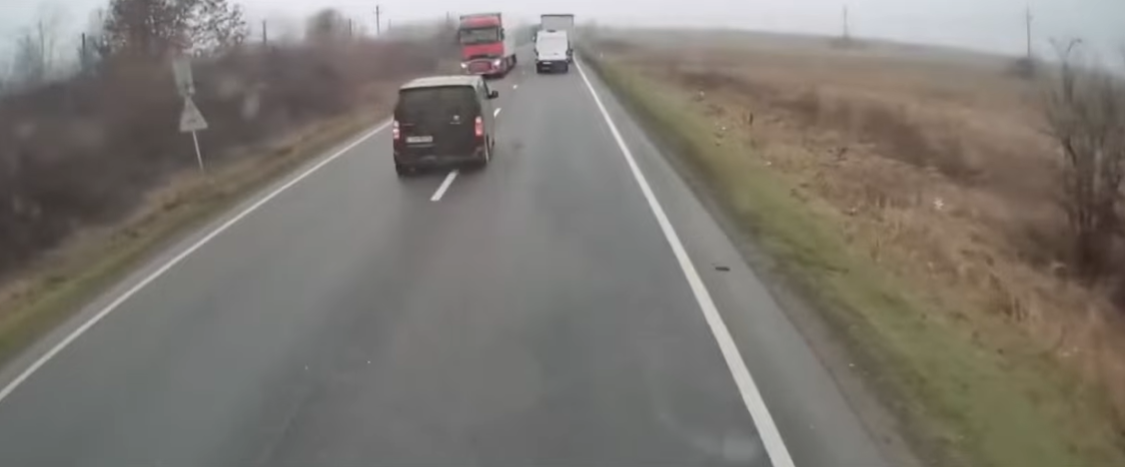 Imagine Stire Accident grav în România: șapte morți și trei răniți! Microbuzul transporta suporteri ai lui PAOK către Franța | 2review.ro