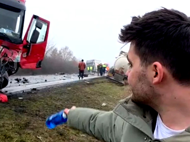 Poza pentru articolul "N-a avut nicio șansă". Un martor a spus ce făcea șoferul dubei făcute praf pe "drumul morții" din România