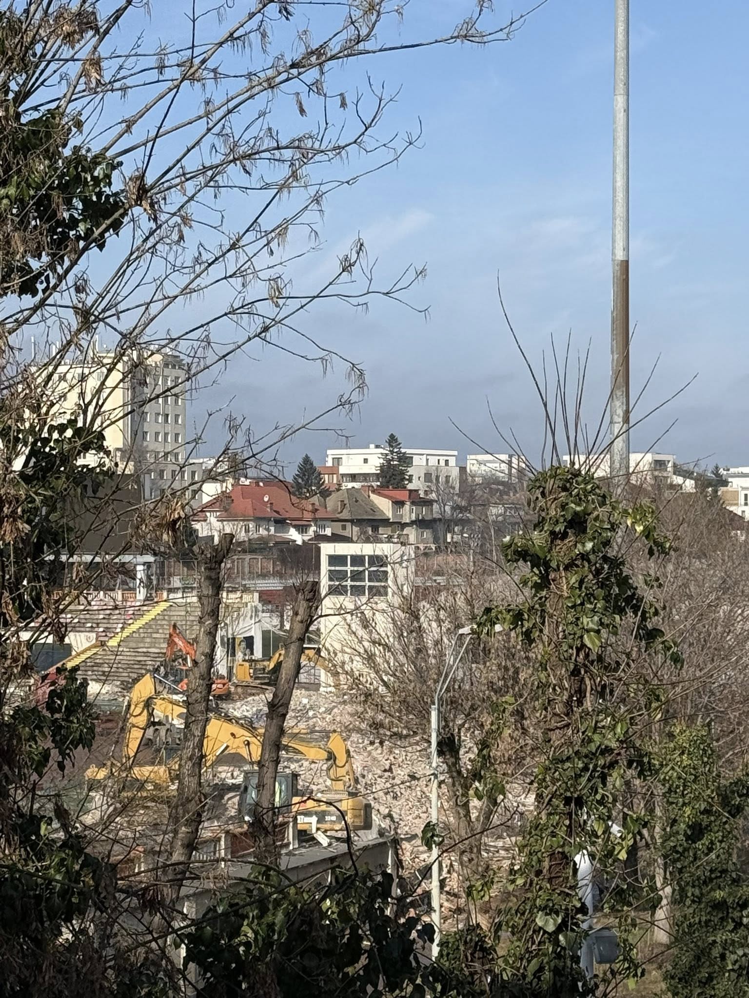 Imagine Stire S-a demolat deja 50%. Se lucrează într-un ritm alert la stadionul Dinamo | 2review.ro