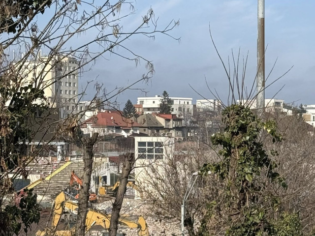 Foto | “S-a demolat deja 50%”. Se lucrează într-un ritm alert la ...