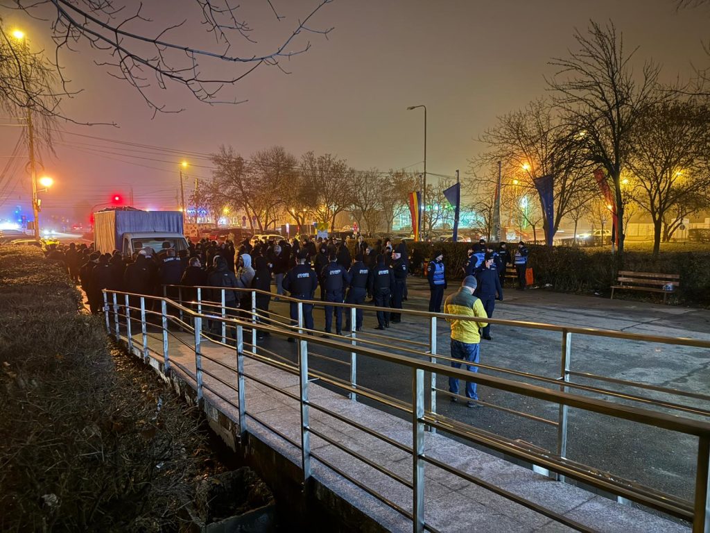 Imagine Stire Sute de greci au venit în România, după accidentul de pe DN6 | 2review.ro