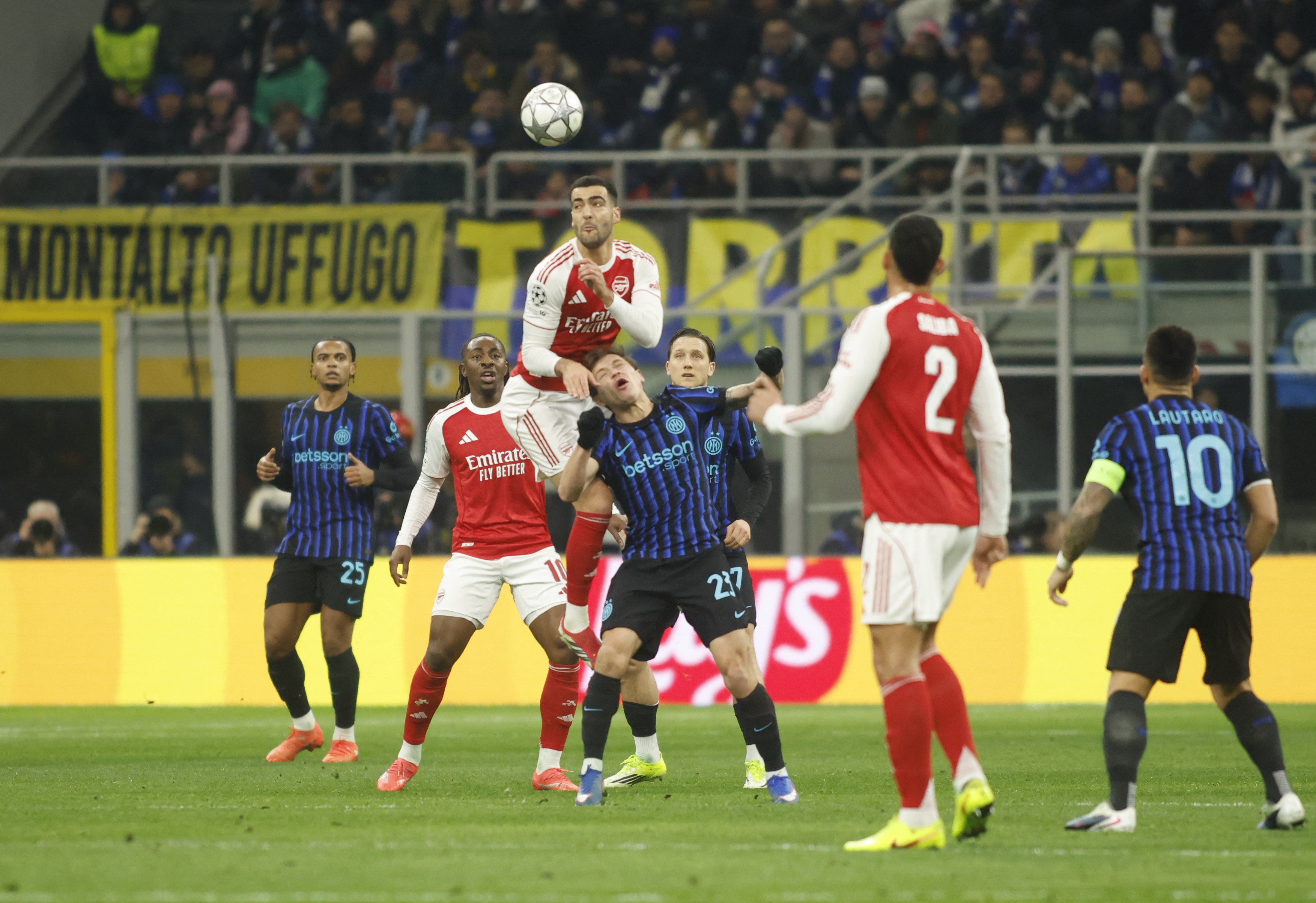 Imagine Stire Lovitură pentru Cristi Chivu: cât ar urma să lipsească Nicolo Barella | 2review.ro