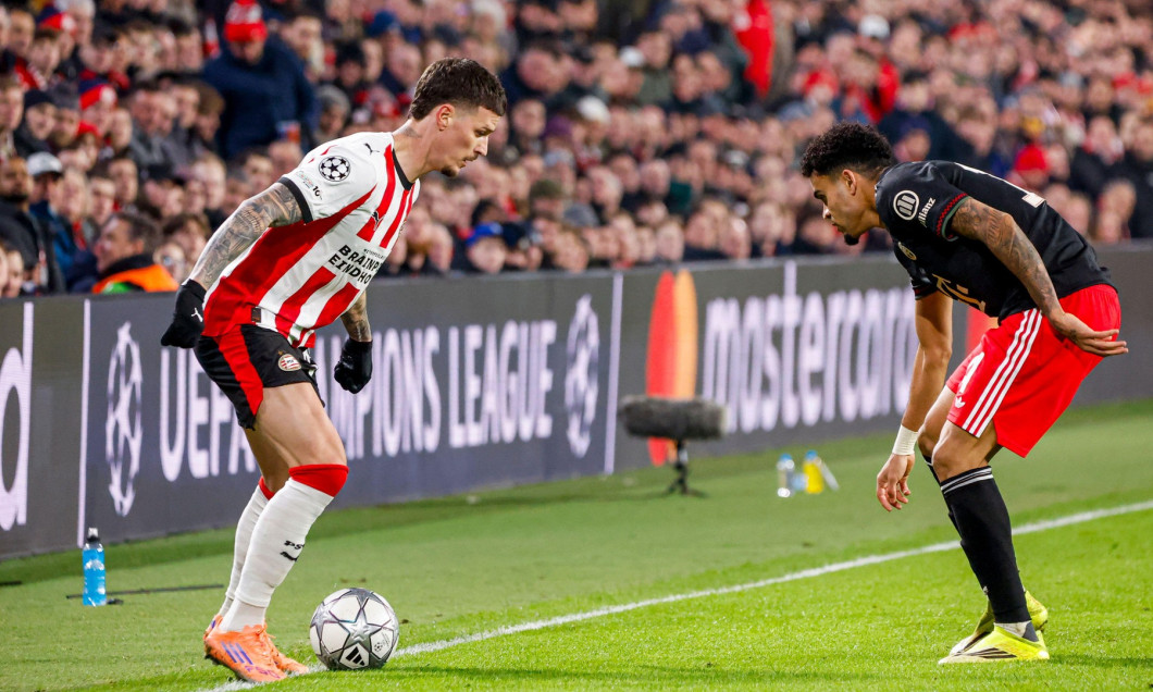 Dennis Man of PSV Eindhoven dribbles with the ball under pressure from Luis Diaz of FC Bayern Munchen during the UEFA Champions League 2025/26 League Phase MD8 match between PSV Eindhoven and FC Bayern Munchen at PSV Stadion on January 28, 2026 in Eindhov