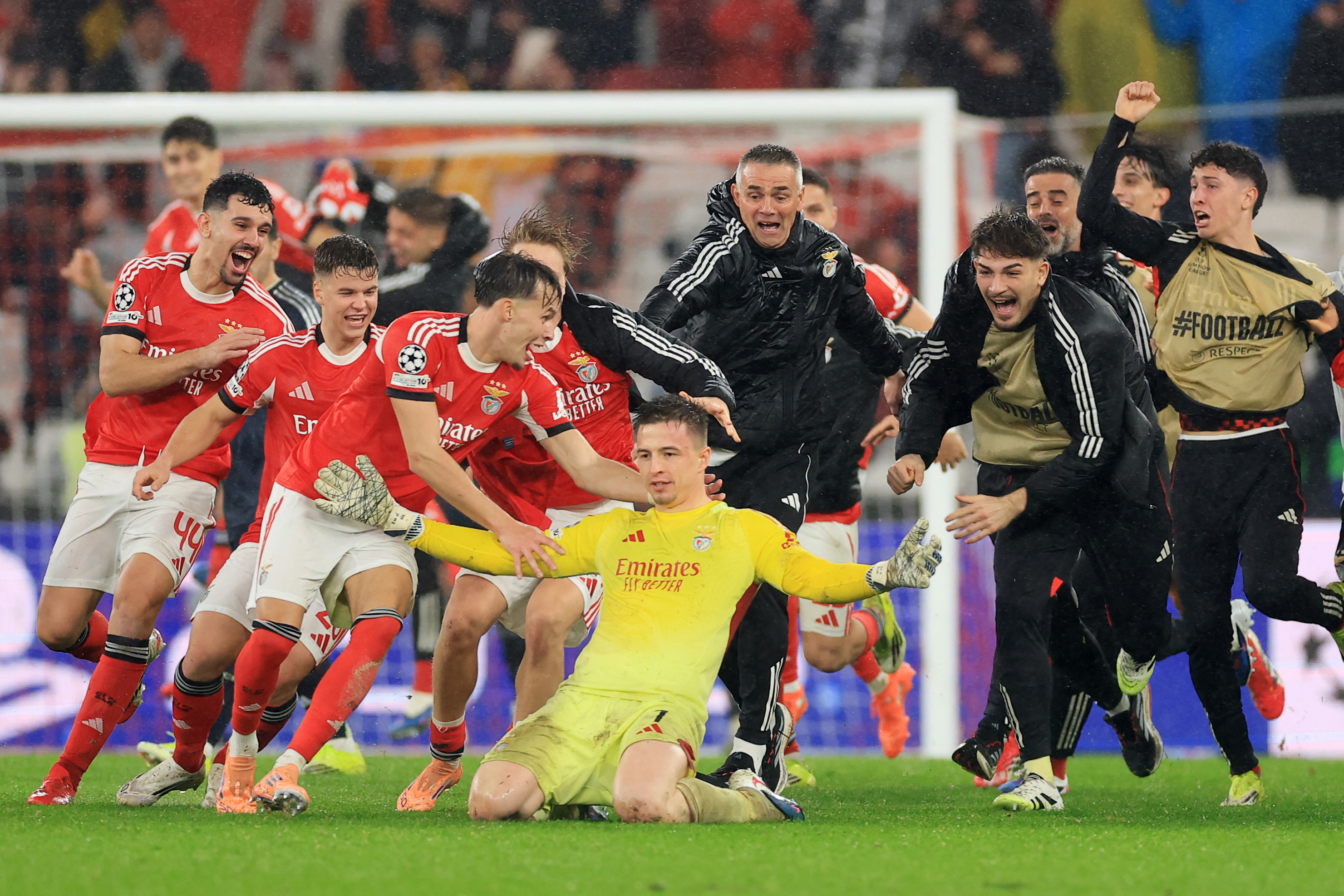 Imagine Stire Benfica - Real Madrid 4-2. Dramatism total! Portughezii sunt în play-off după ce portarul a marcat la ultima fază | 2review.ro