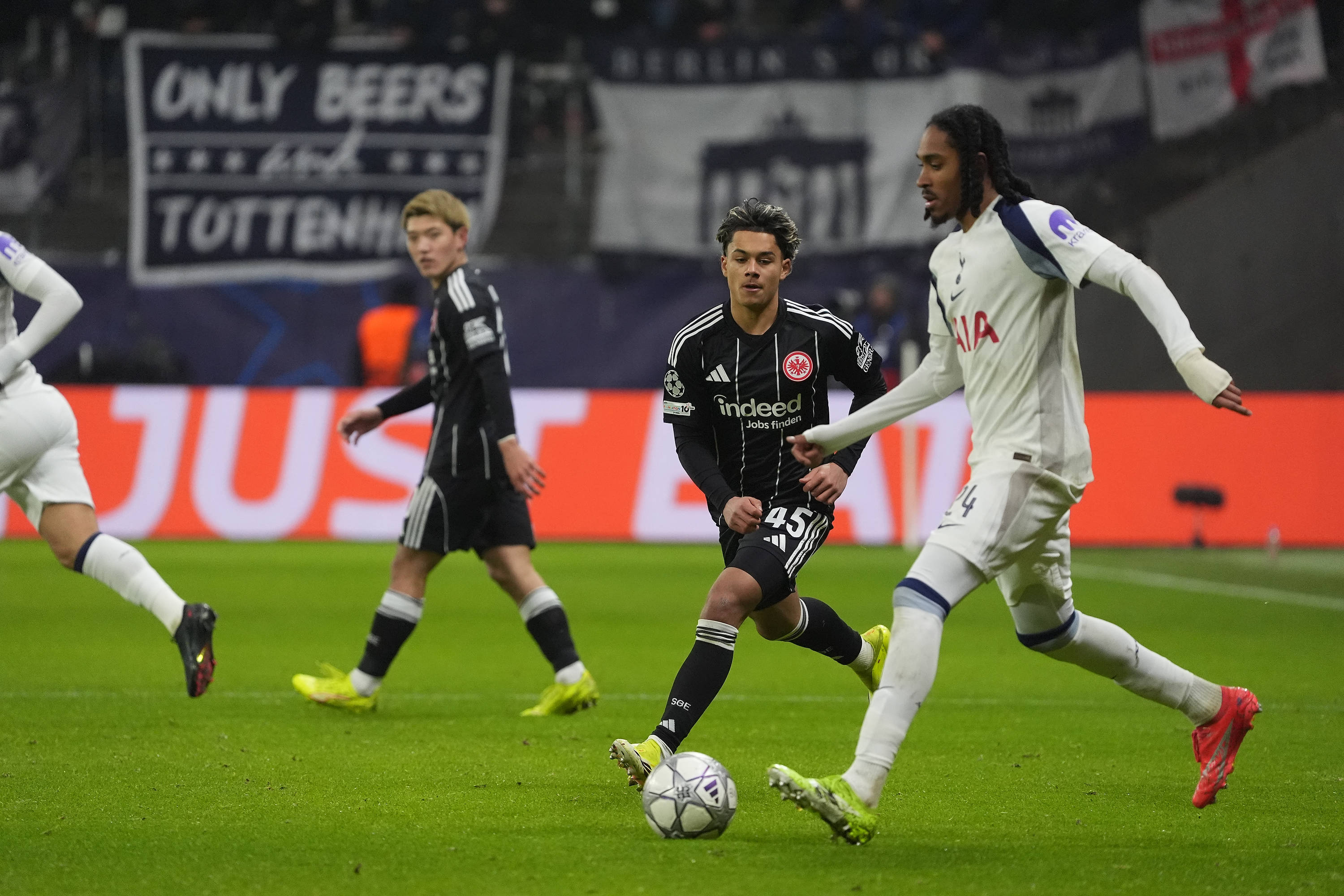 Imagine Stire Frankfurt - Tottenham 0-2. Englezii au obținut biletele pentru optimile Champions League | 2review.ro