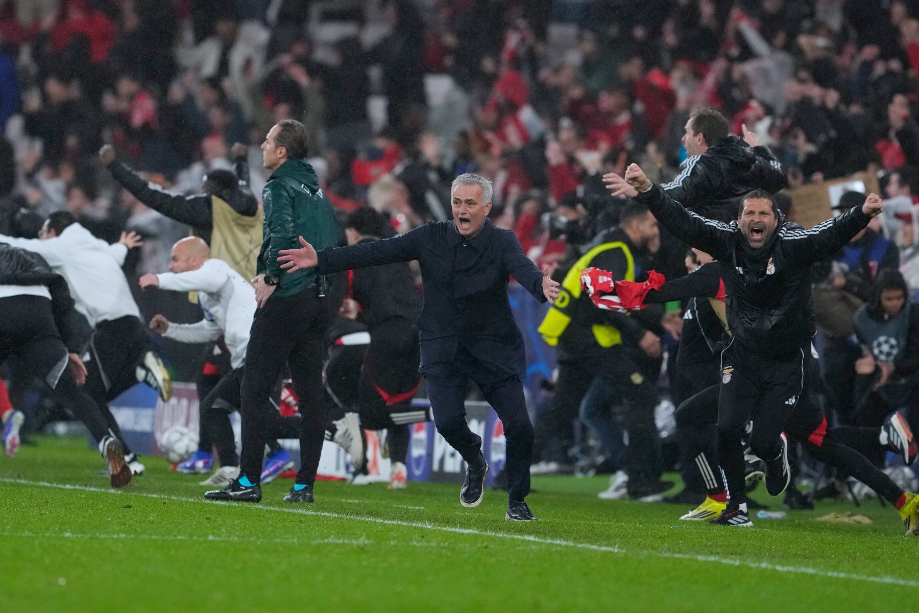 Imagine Stire Jose Mourinho a dat verdictul, după momentele cum rar se văd, cu Real Madrid: ”Ele pot câștiga Champions League” | 2review.ro