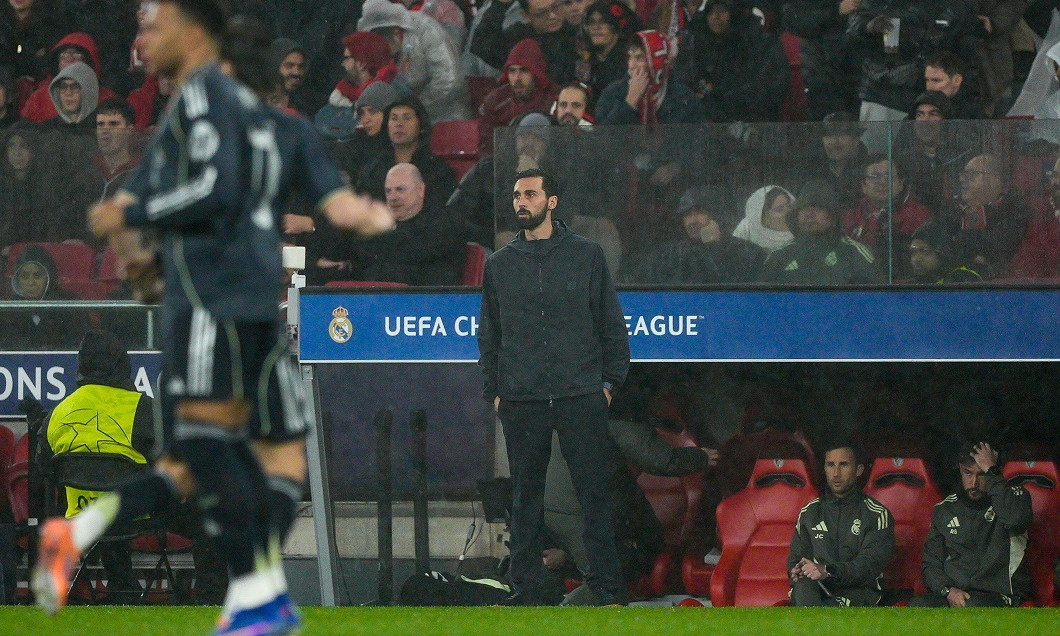 Lisbon, Portugal. 28th Jan, 2026. Alvaro Arbeloa, Real Madrid CF Coach, (C) in action during UEFA Champions League 2025/26 League phase Matchday 8 between SL Benfica and Real Madrid CF at Estadio da Luz in Lisbon, Portugal. 28/01/2026 Credit: Brazil Photo
