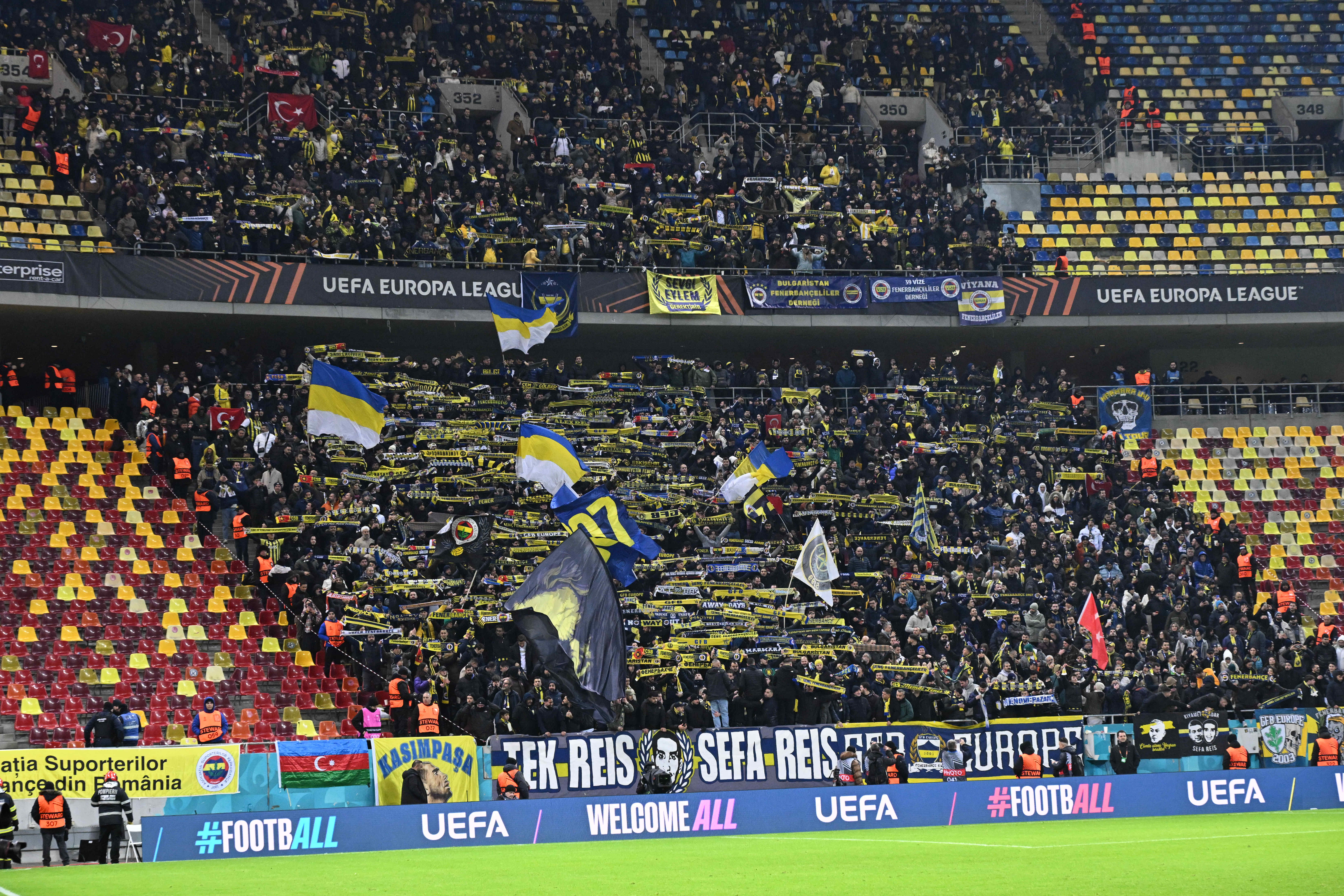 Imagine Stire Scandal: ce a apărut în tribuna Arenei Naționale, la FCSB - Fenerbahce. Turcii au huiduit la unison | 2review.ro