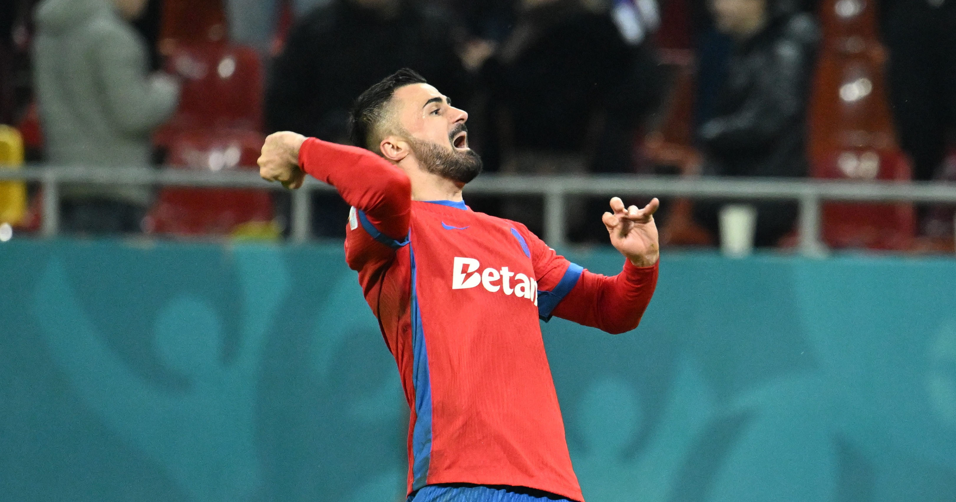 Imagine Stire Valentin Crețu, chemat de fani după meciul cu Fenerbahce! Ce a făcut fundașul FCSB-ului | 2review.ro
