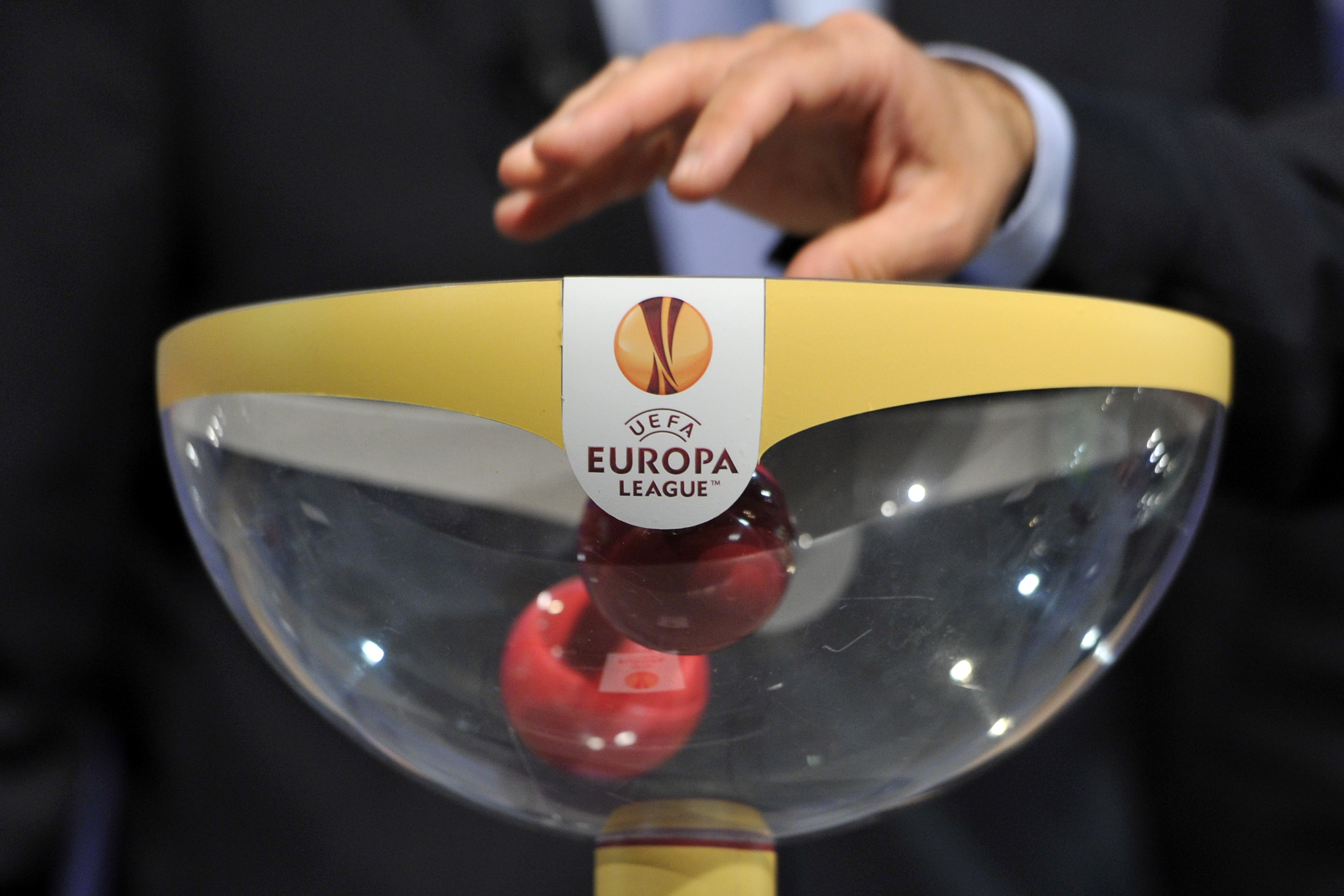 Imagine Stire Român versus român! S-au stabilit meciurile din play-off-ul pentru optimile Europa League | 2review.ro