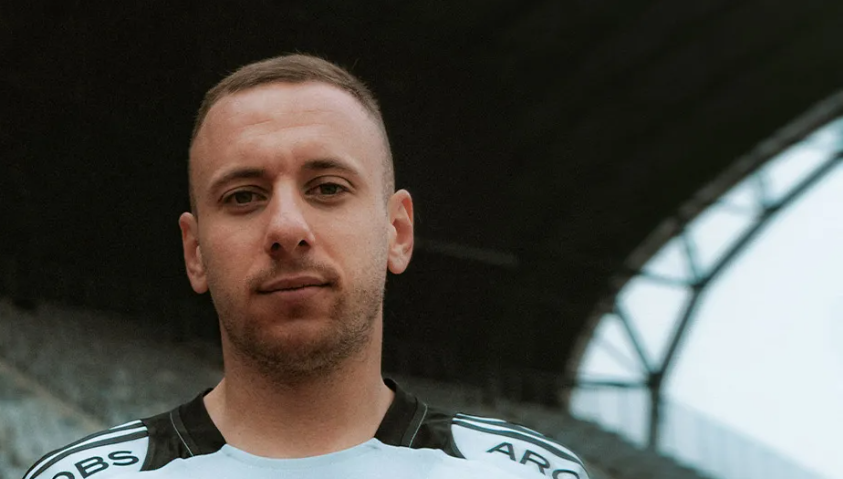 Imagine Stire Miercuri a avut meci cu Arsenal: acum a semnat în SuperLiga! | 2review.ro