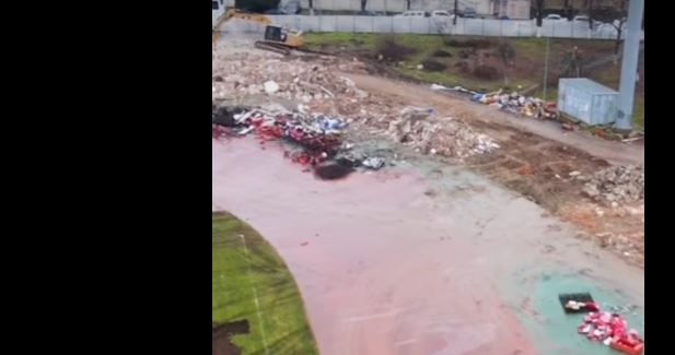 Vechiul stadion Dinamo e istorie! S-a demolat tribuna a doua. ”Urmează o parte importantă”