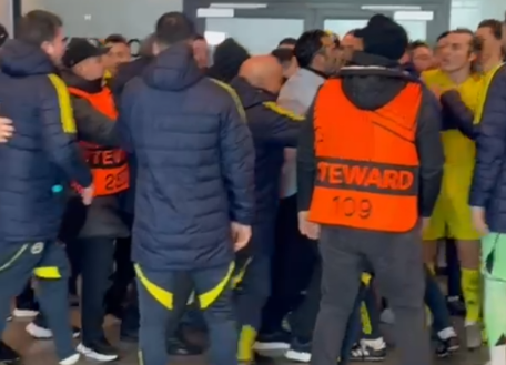 Imagine Stire Reacția lui Elias Charalambous, după ce a fost protagonist în scandalul de la pauza meciului FCSB - Fenerbahce | 2review.ro