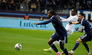 Paris, France. 25th Jan, 2026. PFC's Timothee Kolodziejczak battles Angers's Sidiki Cherif during the 2025-26 French soccer League One game, PFC vs Angers in Jean Bouin Stadium, Paris, France on January 25th, 2026. Photo by Henri Szwarc/ABACAPRESS.COM Cre