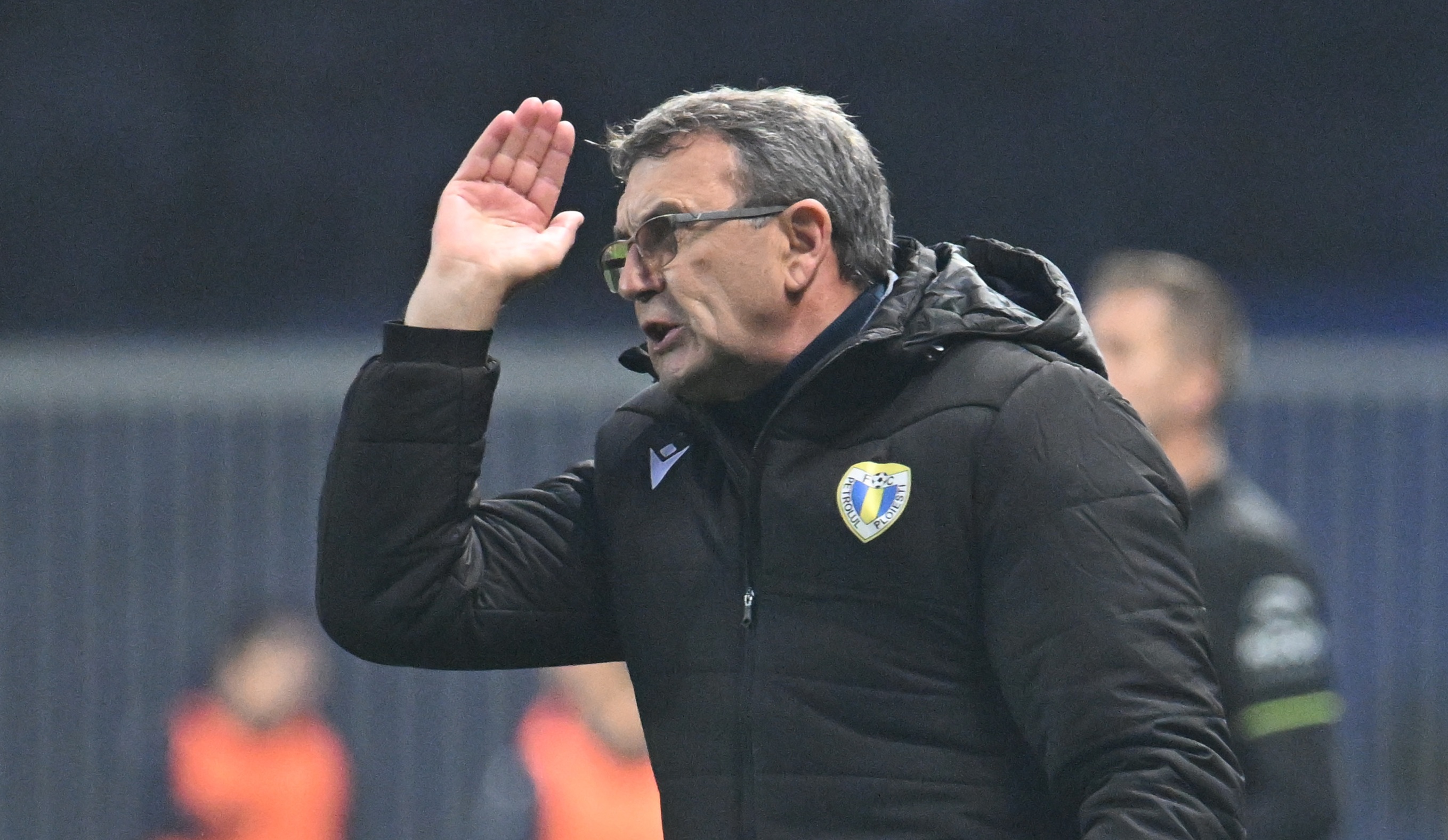 Imagine Stire Eugen Neagoe, în conflict cu fanii lui Dinamo după meci! Ce a strigat antrenorul Petrolului | 2review.ro