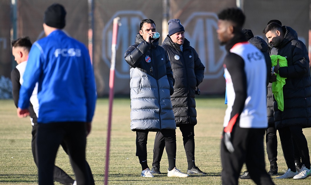 Imagine Stire ”Nu știu care e valoarea lui Pintilii sau a lui Charalambous”. A spus cine e, de fapt, numărul 1 la FCSB și nu e Becali | 2review.ro