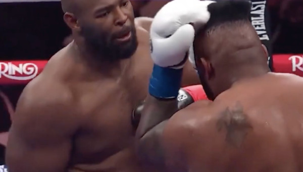 Neverosimil! A primit un pumn și ce a urmat a lăsat pe toată lumea fără cuvinte! Imaginile fac înconjurul lumii