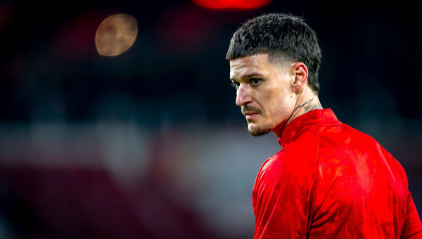 Lovitură: Dennis Man, OUT!