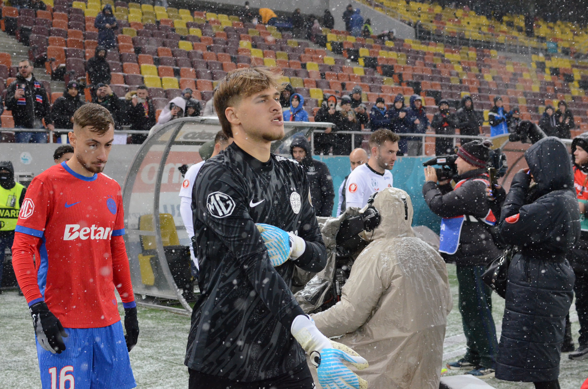 Imagine Stire Matei Popa a apărut la interviu, după debutul la FCSB: ”Sunt convins! Donnarumma? Nu-mi place chiar deloc” | 2review.ro