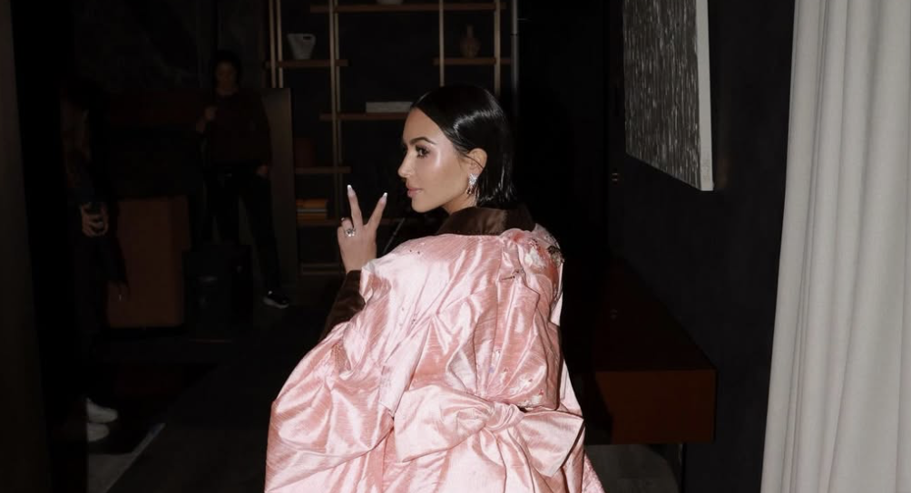 Imagine Stire Surpriză de proporții: la 4 ani de la divorț, au ”prins-o” pe Kim Kardashian cu noul iubit! | 2review.ro