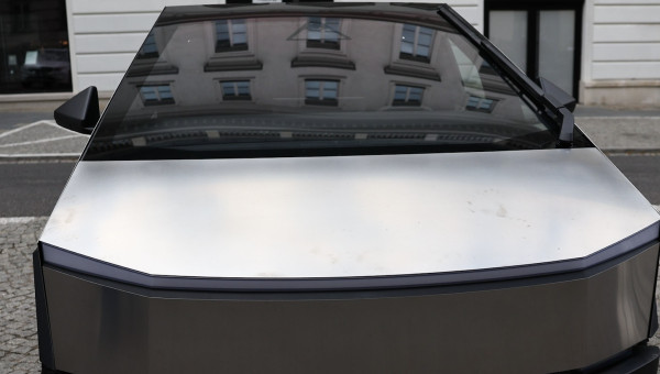 ”Extraterestrul!”. O mașină cu un design cum nu s-a mai văzut a apărut în România! Poliția a dat cea mai dură sancțiune