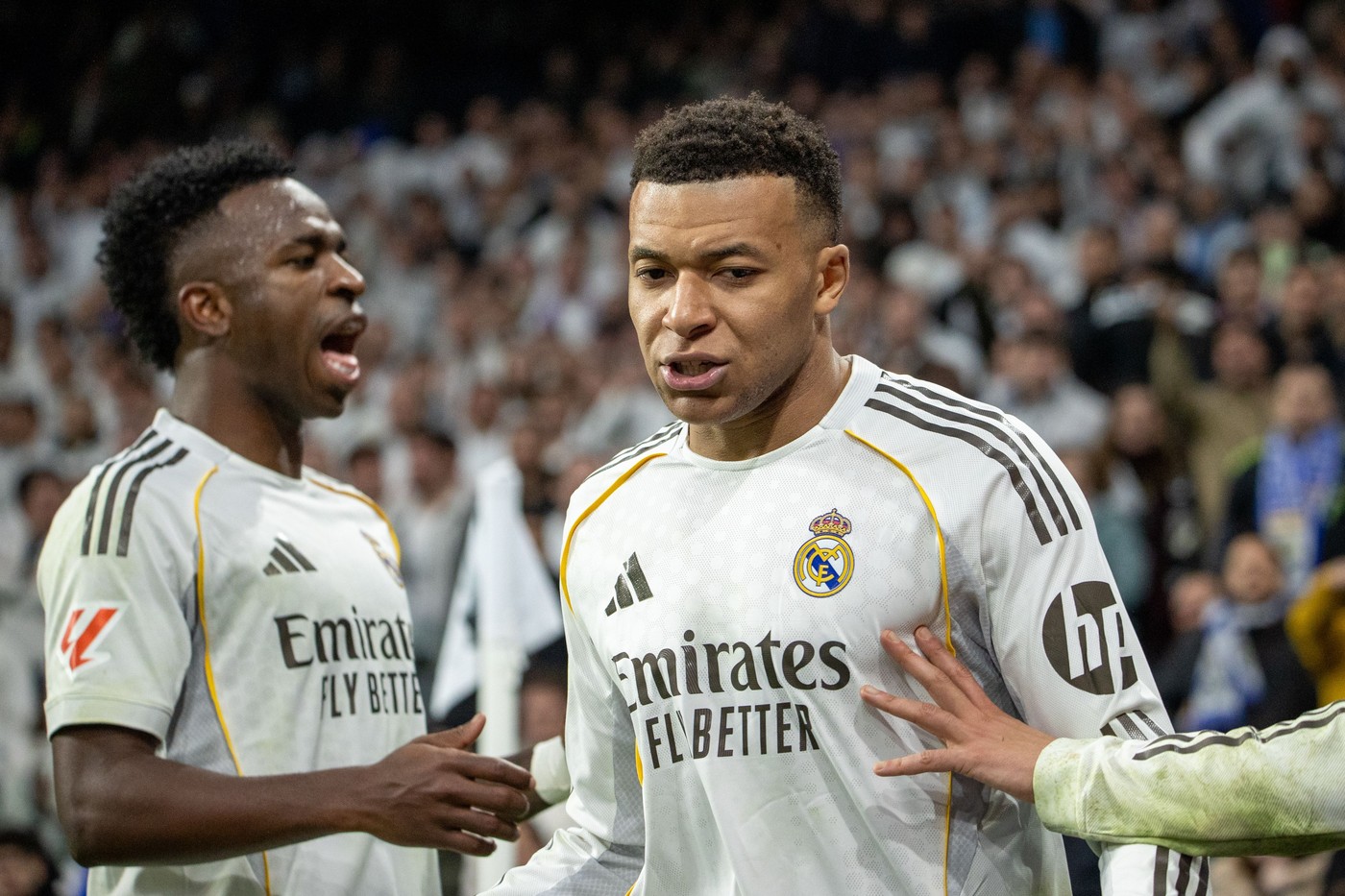 Imagine Stire Lovitură uriașă! Jose Mourinho a ales între Kylian Mbappe și Vinicius Junior la Real Madrid | 2review.ro
