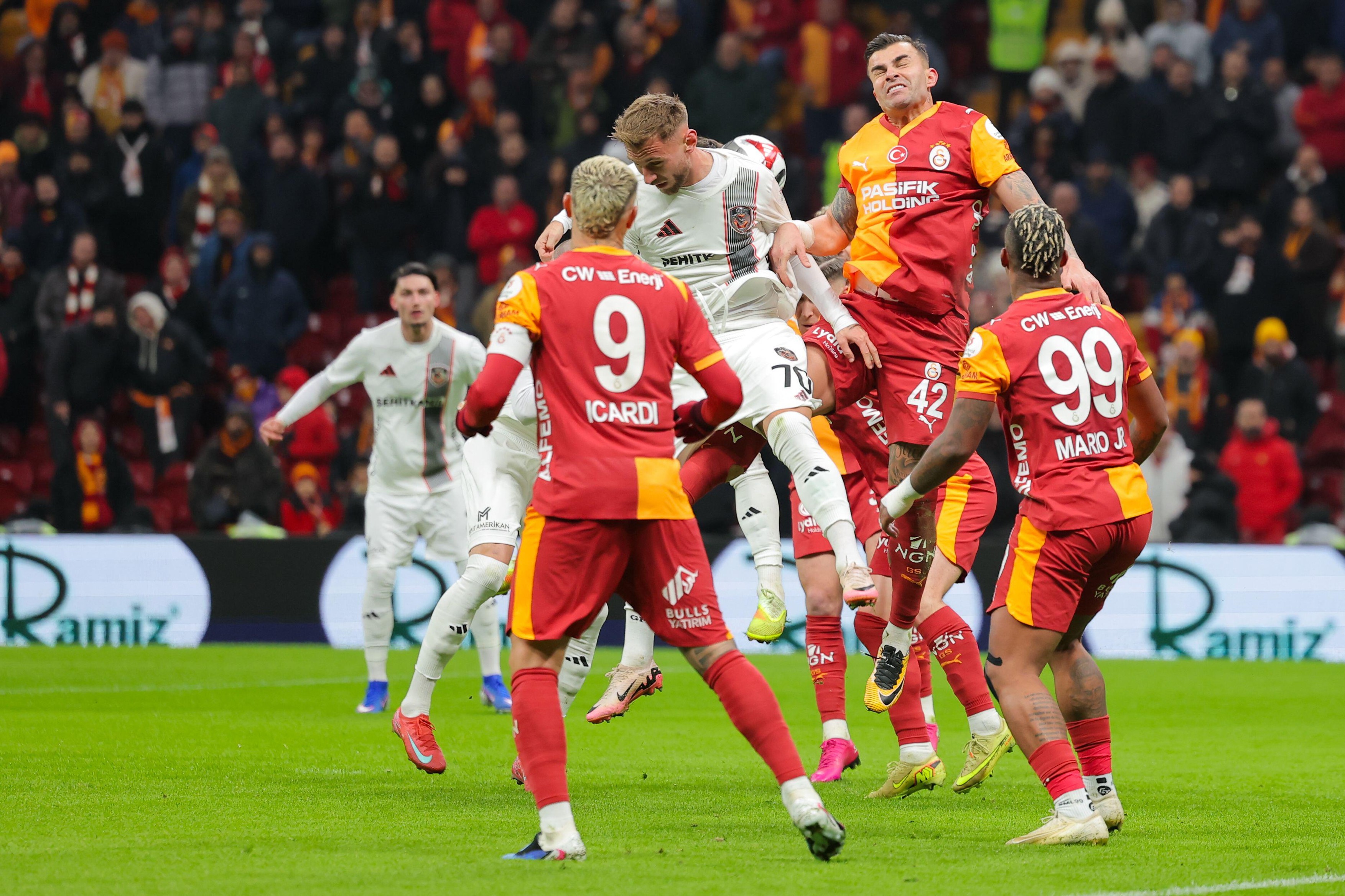 Imagine Stire Atacantul pentru care Gigi Becali e gata să dea 3.000.000 € are INTERZIS acum la FCSB | 2review.ro
