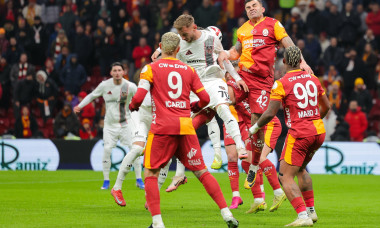 ISTANBUL, TURKEY - JANUARY 17: Denis Dragus of Gaziantep FK, Abdulkerim Bardakci of Galatasaray SK during the Trendyol Super Lig match between Galatasaray SK and Gaziantep FK at Rams Park Stadium on January 17, 2026 in Istanbul, Turkey. (Photo by BSR Agen