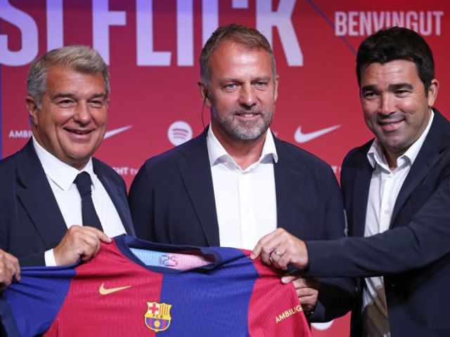 Poza pentru articolul Marele rival al lui Joan Laporta vrea să dea afară un nume mare de la Barcelona! Ce se va întâmpla cu Hansi Flick