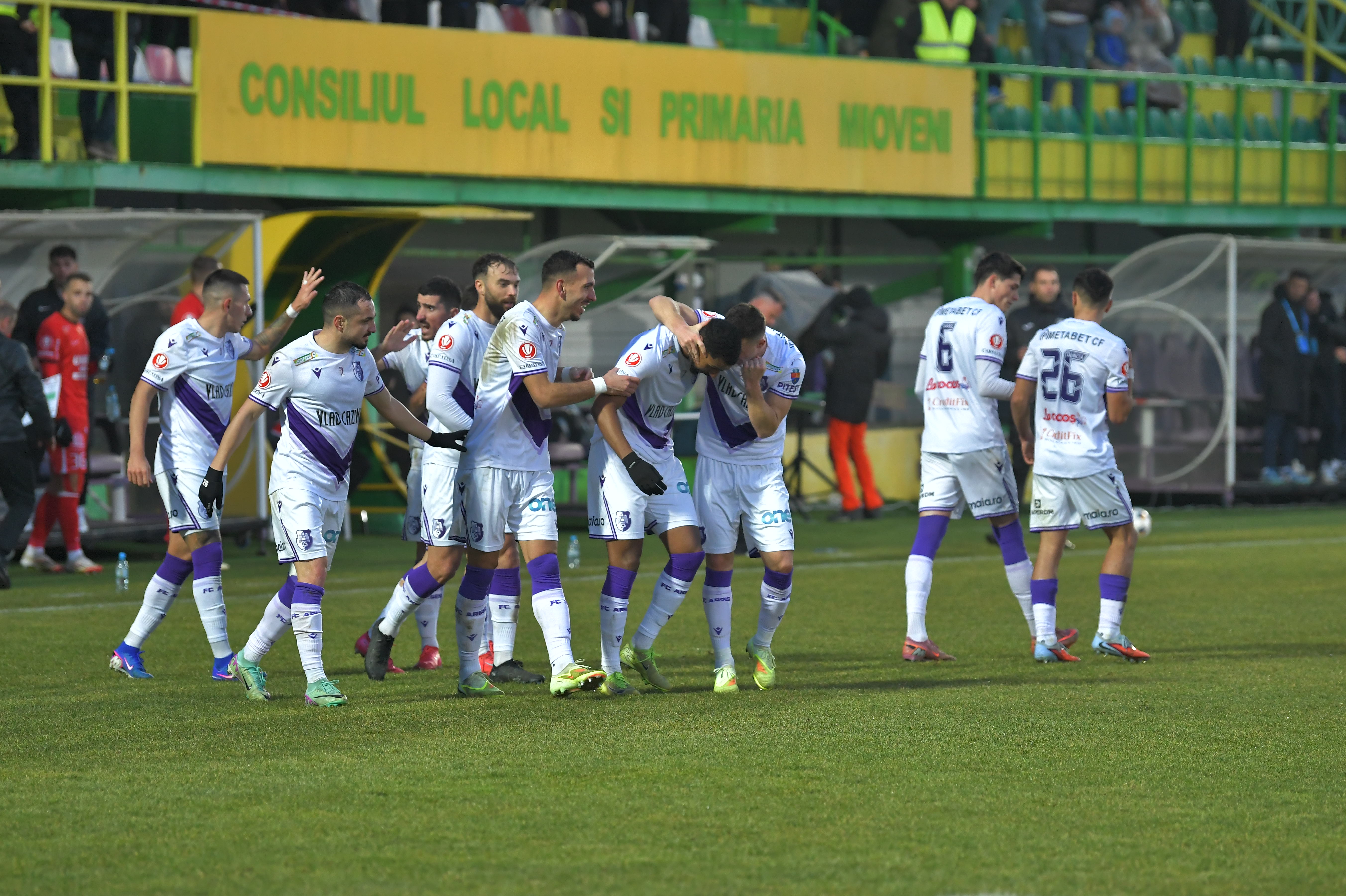 Imagine Stire FC Argeș - Hermannstadt 3-1. Piteștenii au câștigat lejer și au urcat pe locul 4 în SuperLigă | 2review.ro