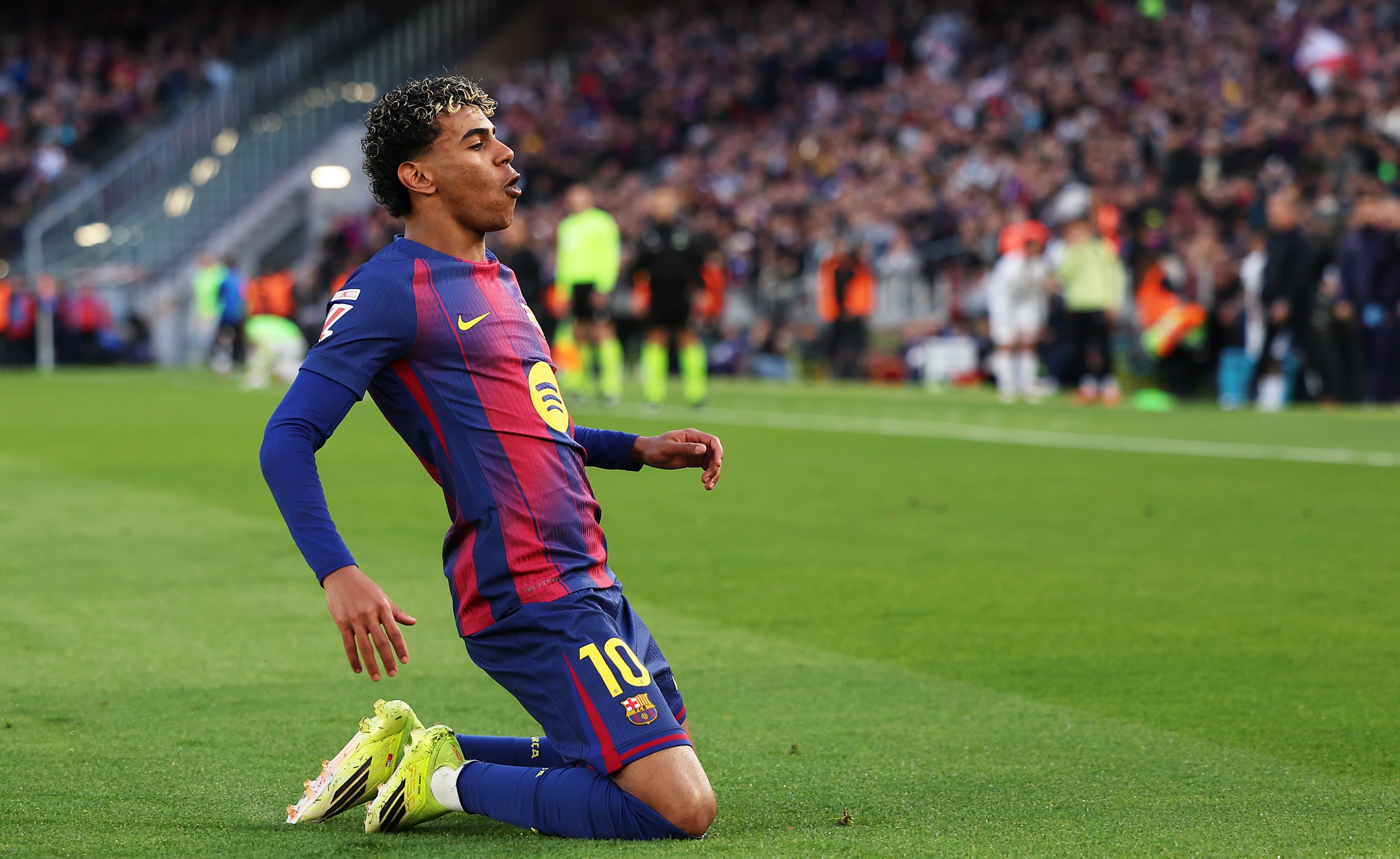 Imagine Stire Lamine Yamal l-a depășit pe Kylian Mbappe! Recordul bifat de starul Barcelonei | 2review.ro