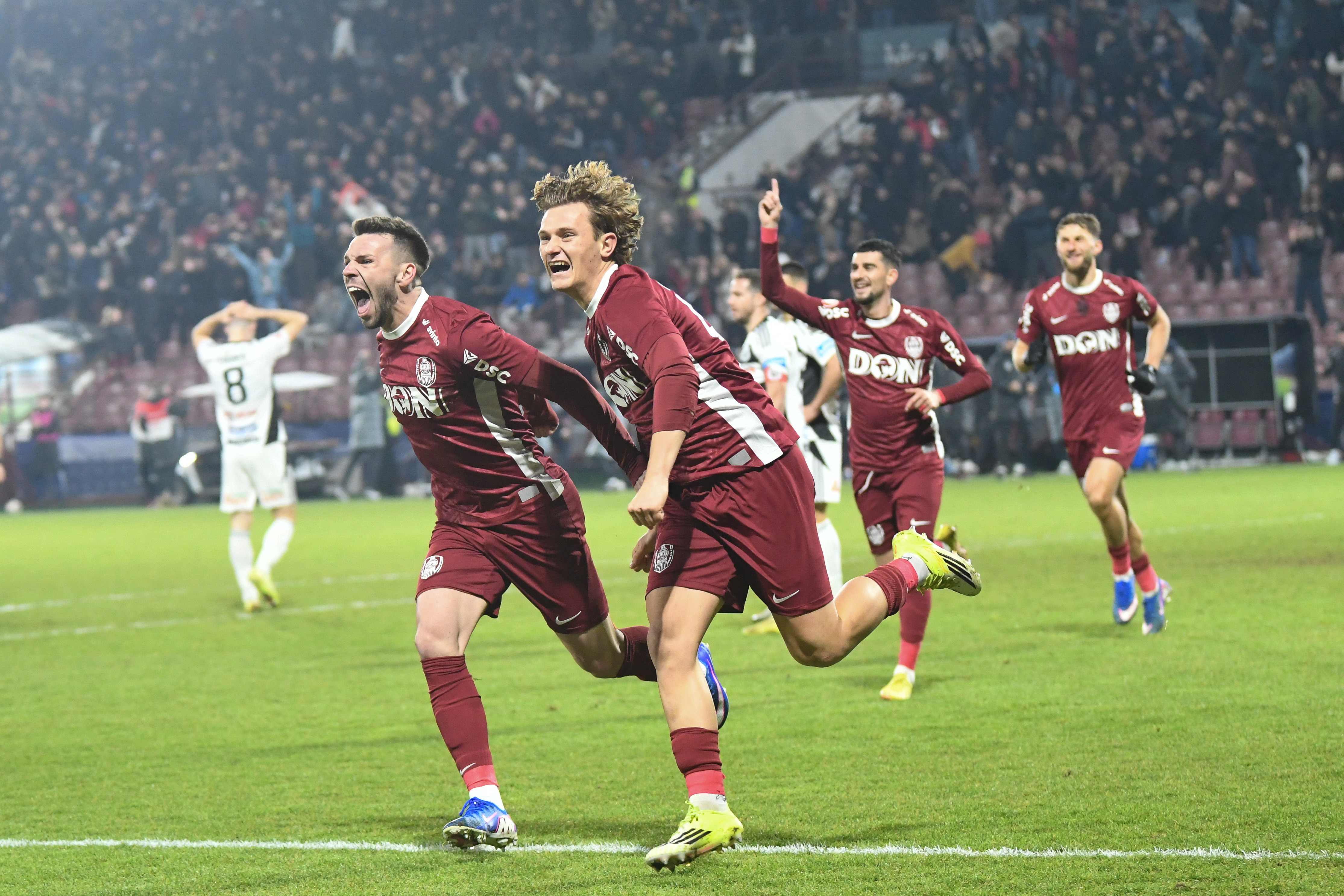 Imagine Stire CFR Cluj - U Cluj 3-1, ACUM, Digi Sport 1. GOOL! Camora a refăcut avantajul de două goluri | 2review.ro