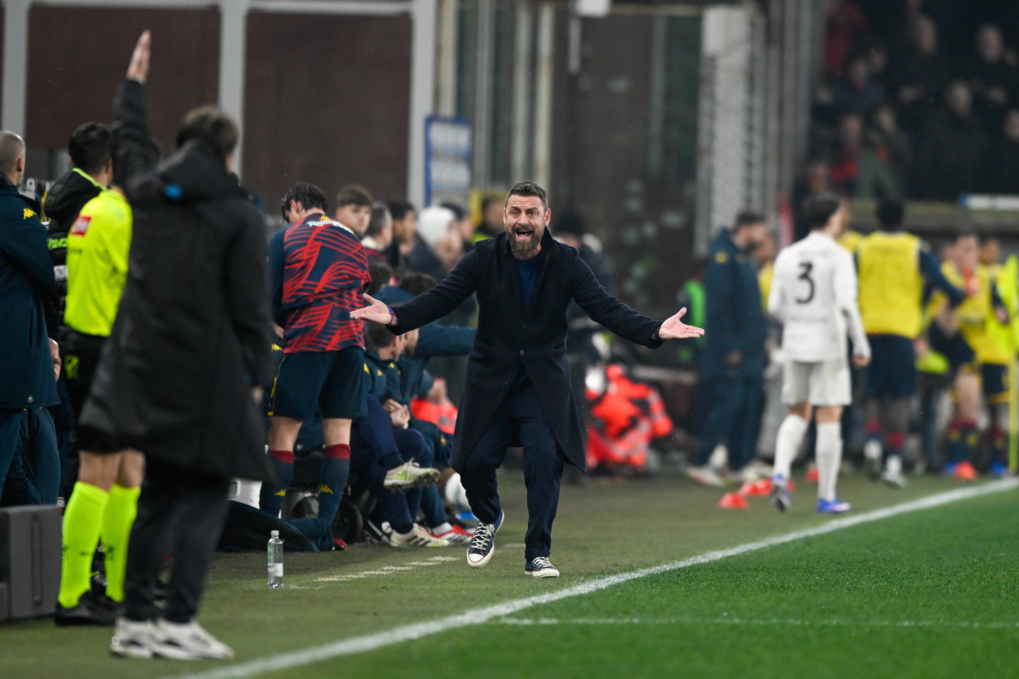 Imagine Stire Daniele De Rossi a răbufnit, după ce Genoa a pierdut la ultima fază, cu om în plus, contra lui Napoli | 2review.ro