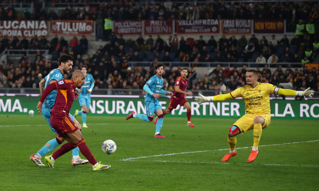 Roma, Italy. 09th Feb, 2026. 09.02.2026 Roma vs Cagliari (Serie A) Sport; Calcio; 24° GiornataNella foto: Malen pallonetto gol(Foto Gino Mancini) Credit: Independent Photo Agency/Alamy Live News