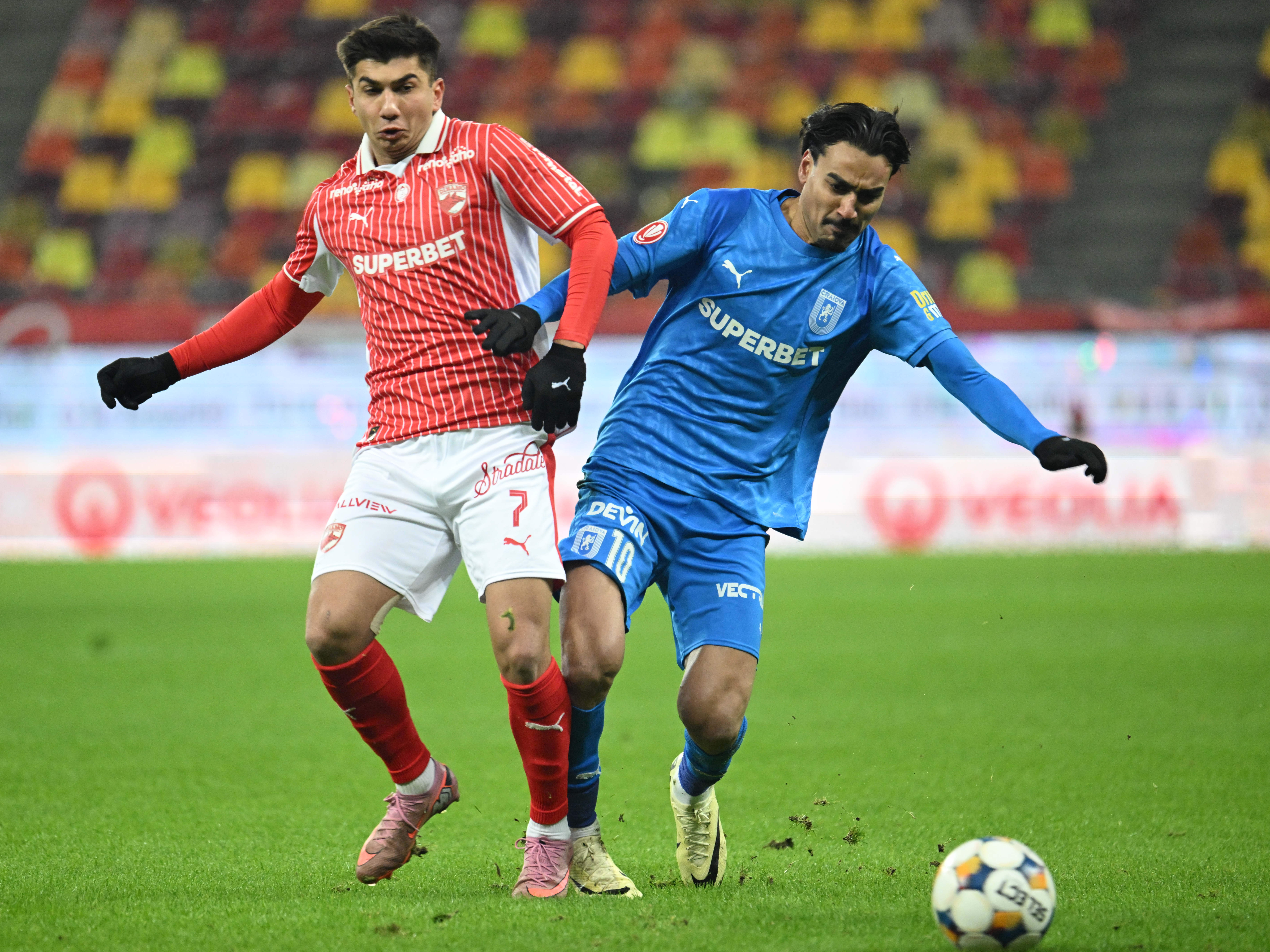 Dinamo - Universitatea Craiova LIVE VIDEO, 20:30, DGS 1. "Câinii" au 4 înfrângeri consecutive. Oltenii pot reveni pe 1