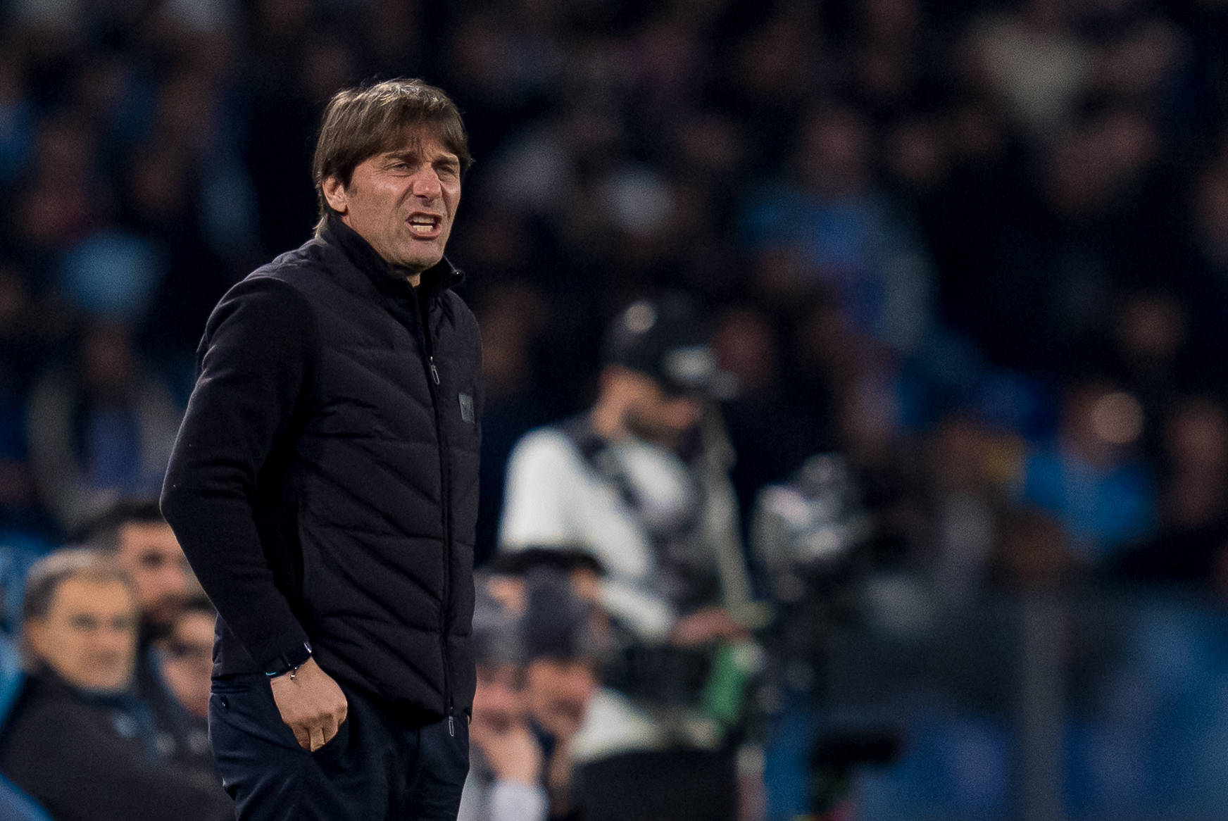 Imagine Stire Întrebat dacă poate să-i ia titlul lui Cristi Chivu, Antonio Conte s-a enervat și a dat verdictul: ”Defilează” | 2review.ro