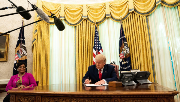 De nicăieri: Donald Trump a acordat CINCI grațieri prezidențiale! Unul dintre cei vizați a murit în urmă cu 8 ani