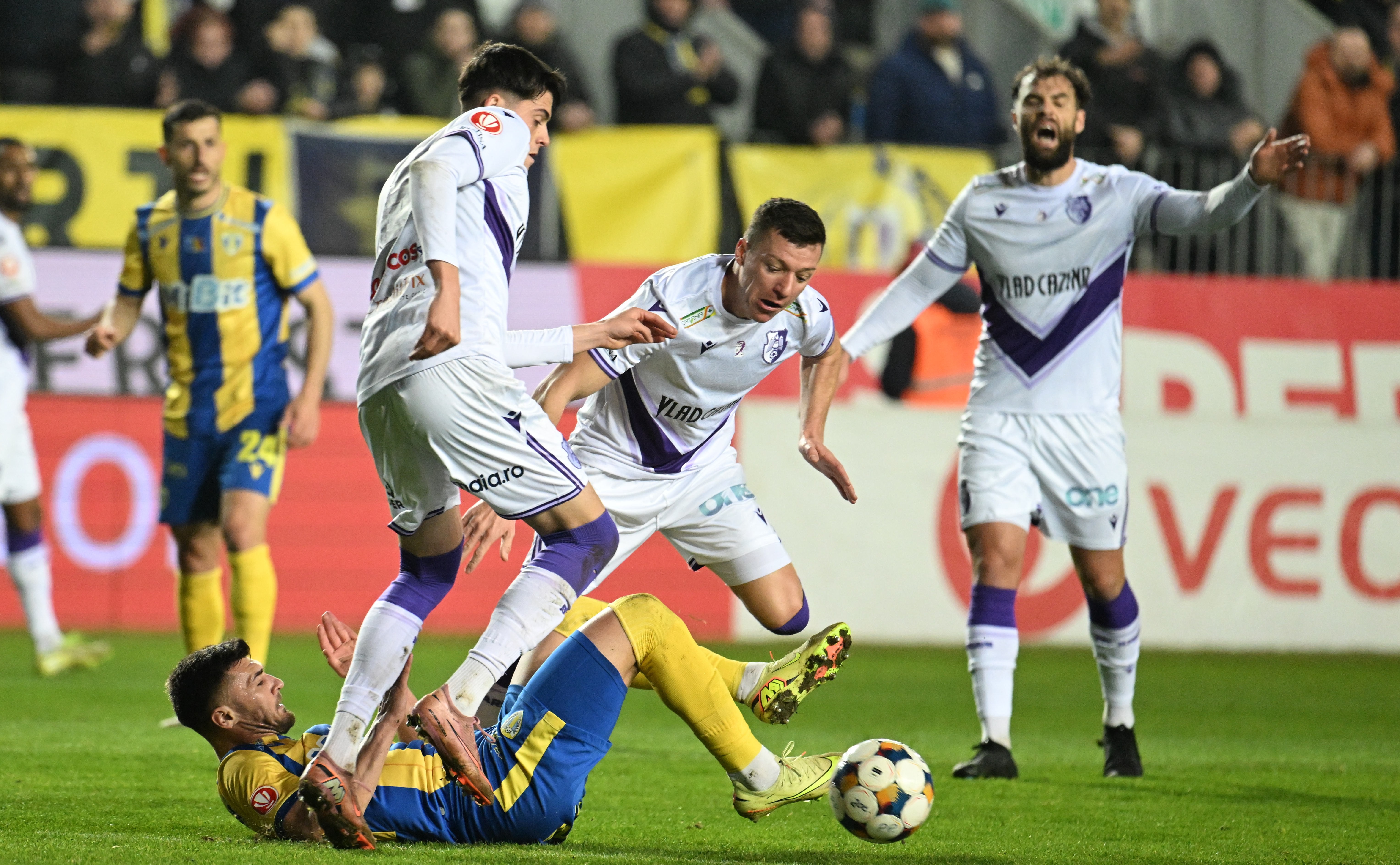 Imagine Stire Petrolul - FC Argeș 2-1. Trupa lui Eugen Neagoe a întors scorul și a legat două victorii | 2review.ro