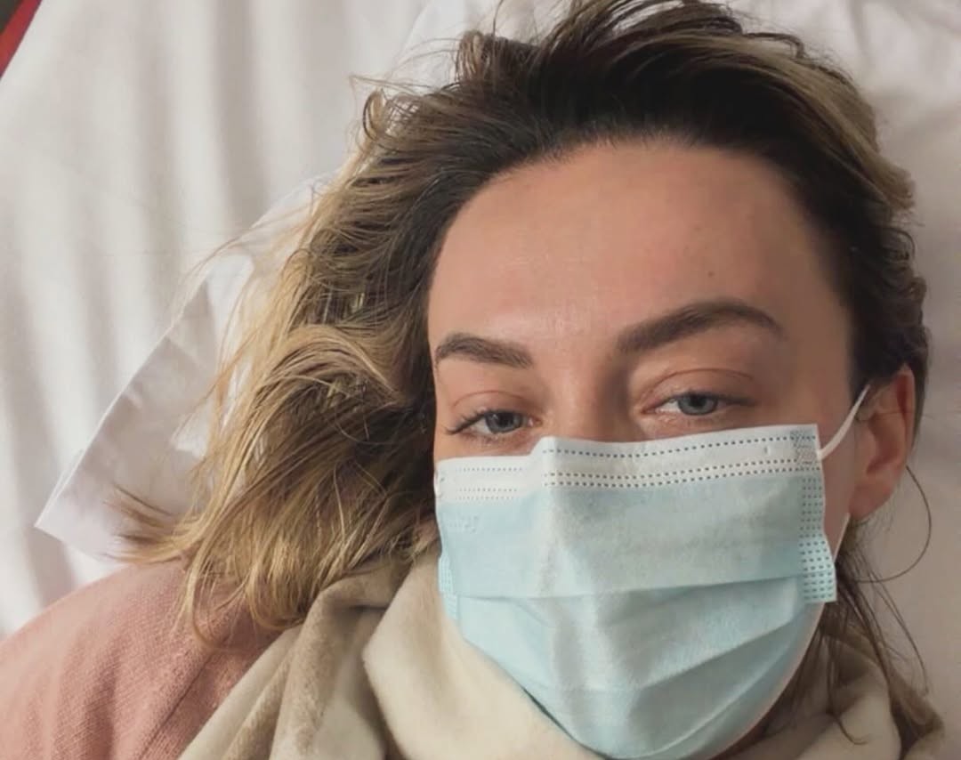 Imagine Stire Ana Bogdan a ajuns în spital, pe perfuzii: ”Nu e ceva ce mi-aș fi dorit să împărtășesc cu voi” | 2review.ro