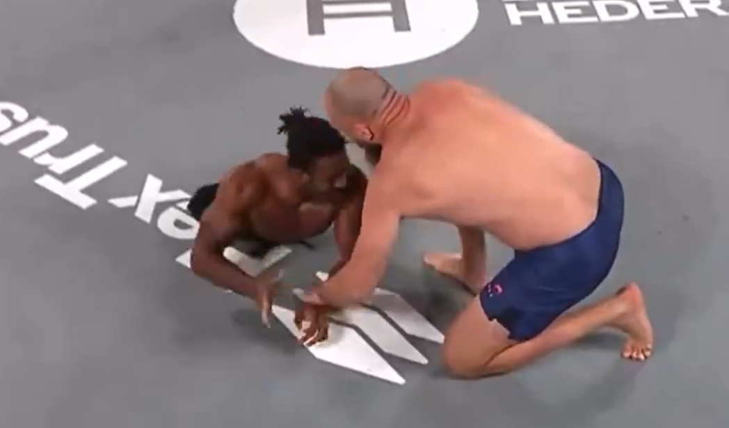 Imagine Stire Neverosimil: un ”uriaș” de 110 kg s-a luptat cu un bărbat fără picioare. ”De obicei, vezi așa ceva în Europa de Est” | 2review.ro