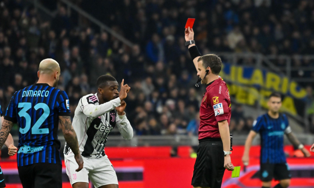 Red card Pierre Kalulu in the Serie A match between Fc Internazionale and Fc Juventus at the Giuseppe Meazza Stadium in Milano, Italy, on February 14, 2026
