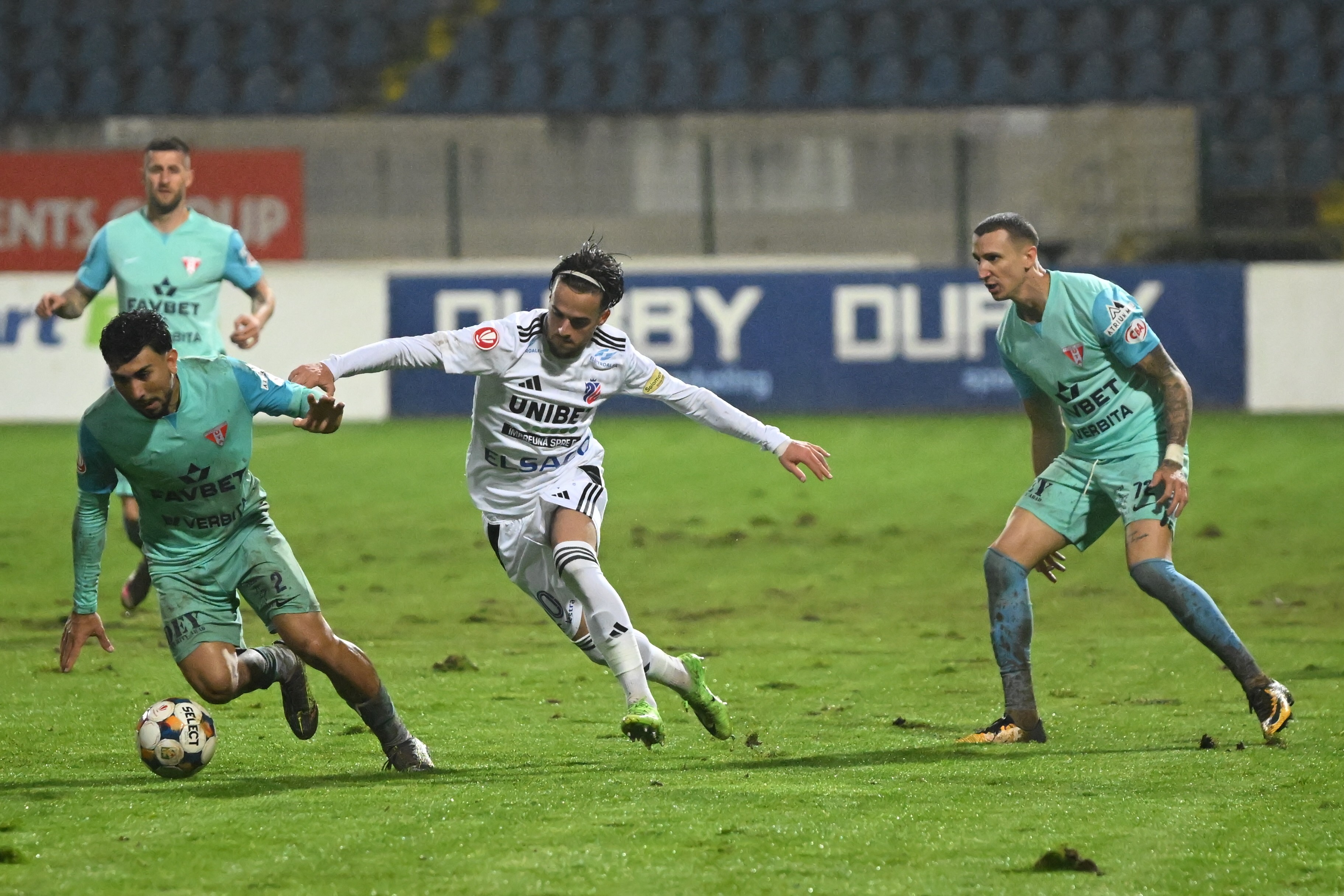 Imagine Stire UTA - FC Botoșani, Live Video, 14:00, pe Digi Sport 1. Meci tare pentru locurile de play-off! ECHIPELE | 2review.ro